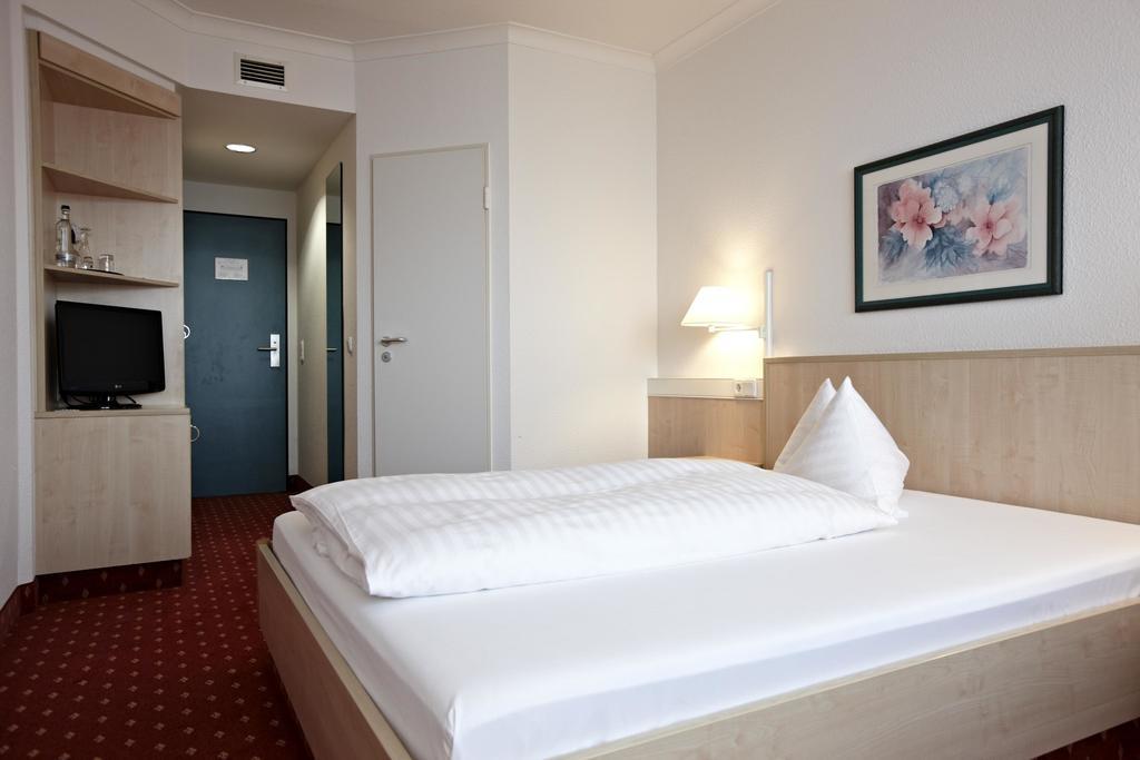 Intercityhotel Schwerin Schwerin  Ngoại thất bức ảnh